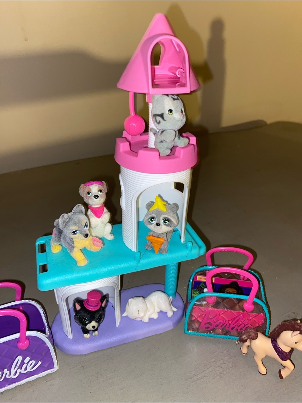 Barbie Pets Set, comes with play tower, 7 pets, and two carry totes - Picture 3 of 7